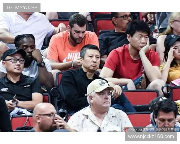 比萨体育总监考察球员为新赛季布局